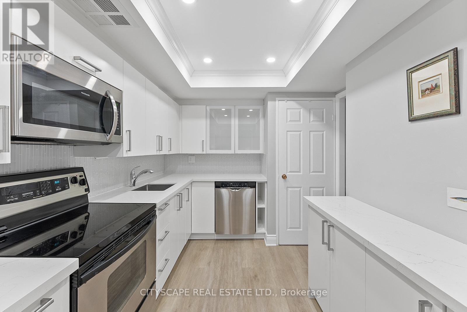 202 - 2045 Lake Shore Boulevard W, Toronto, Ontario  M8V 2Z6 - Photo 6 - W12979818