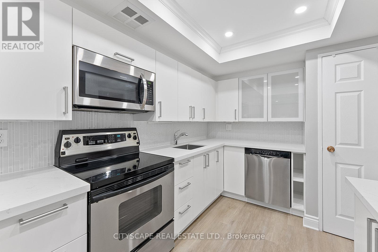 202 - 2045 Lake Shore Boulevard W, Toronto, Ontario  M8V 2Z6 - Photo 9 - W12979818