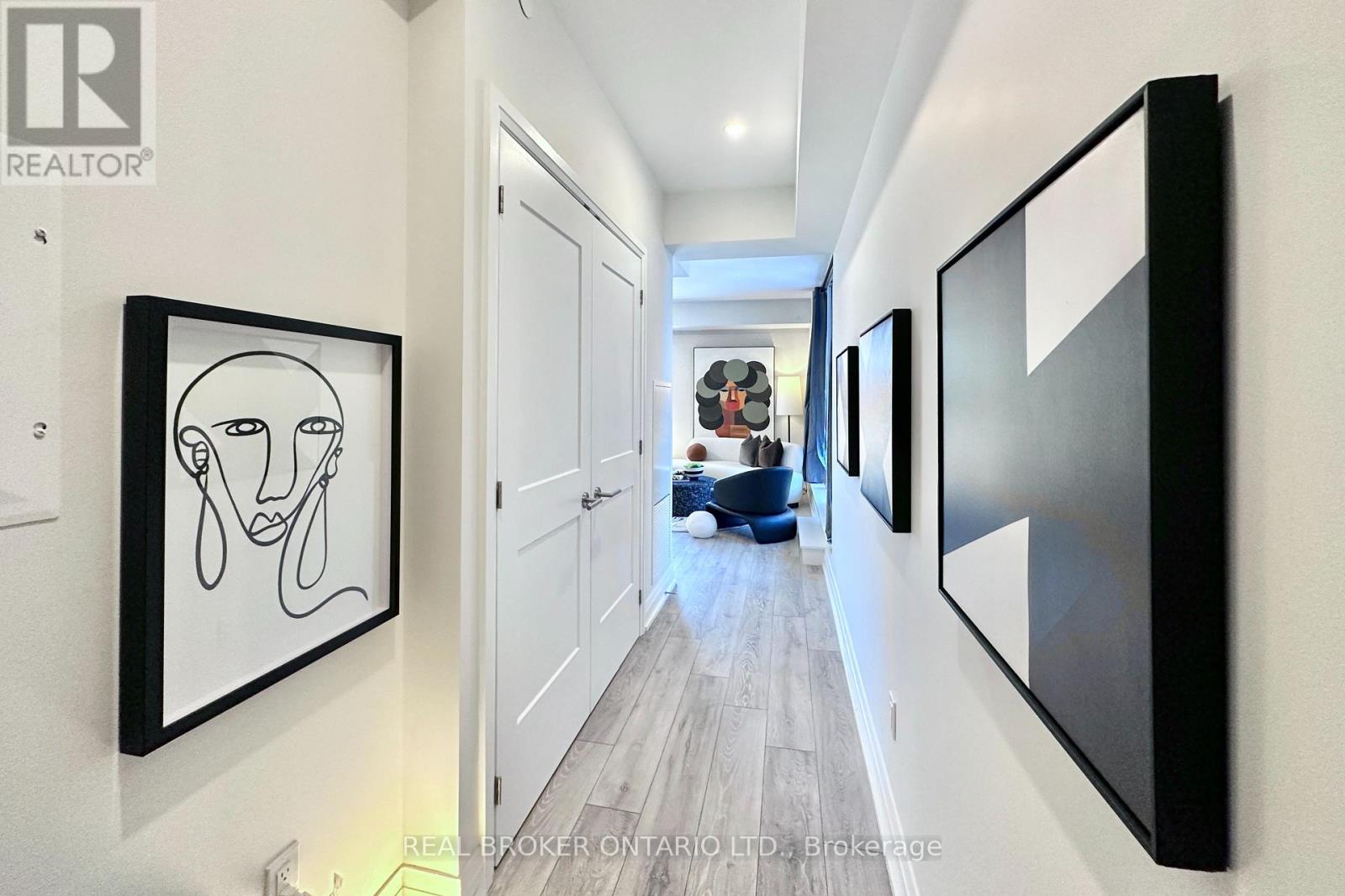 518 - 21 Park Street E, Mississauga, Ontario  L5G 1L7 - Photo 11 - W12979826