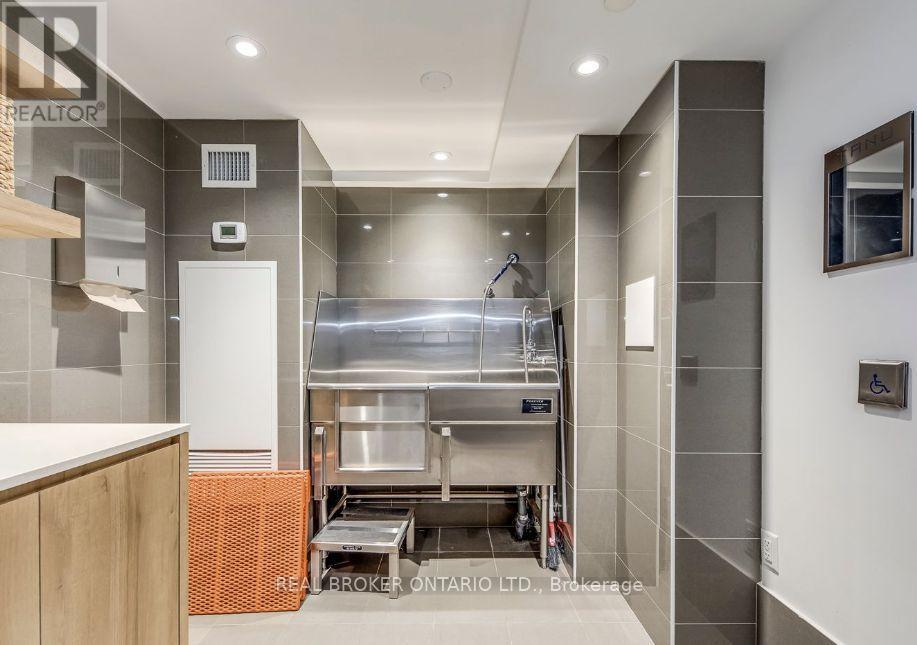 518 - 21 Park Street E, Mississauga, Ontario  L5G 1L7 - Photo 35 - W12979826