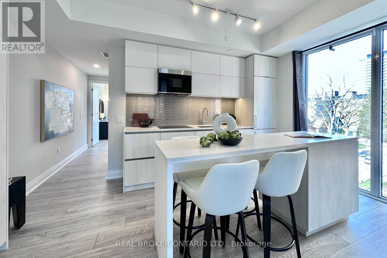 518 - 21 Park Street E, Mississauga, Ontario  L5G 1L7 - Photo 7 - W12979826