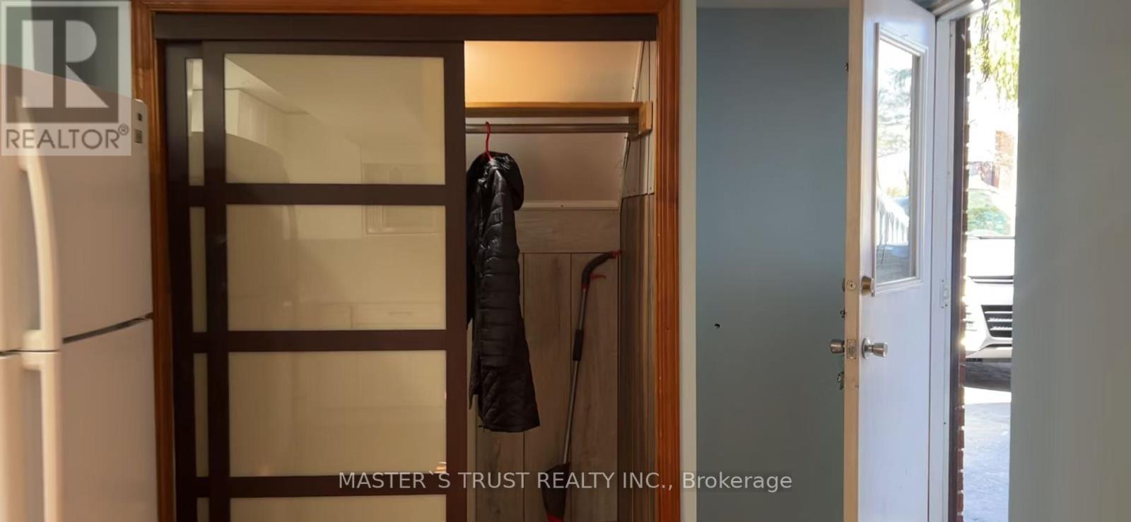 2385 Culver Way, Mississauga, Ontario  L5B 2P8 - Photo 5 - W12979860