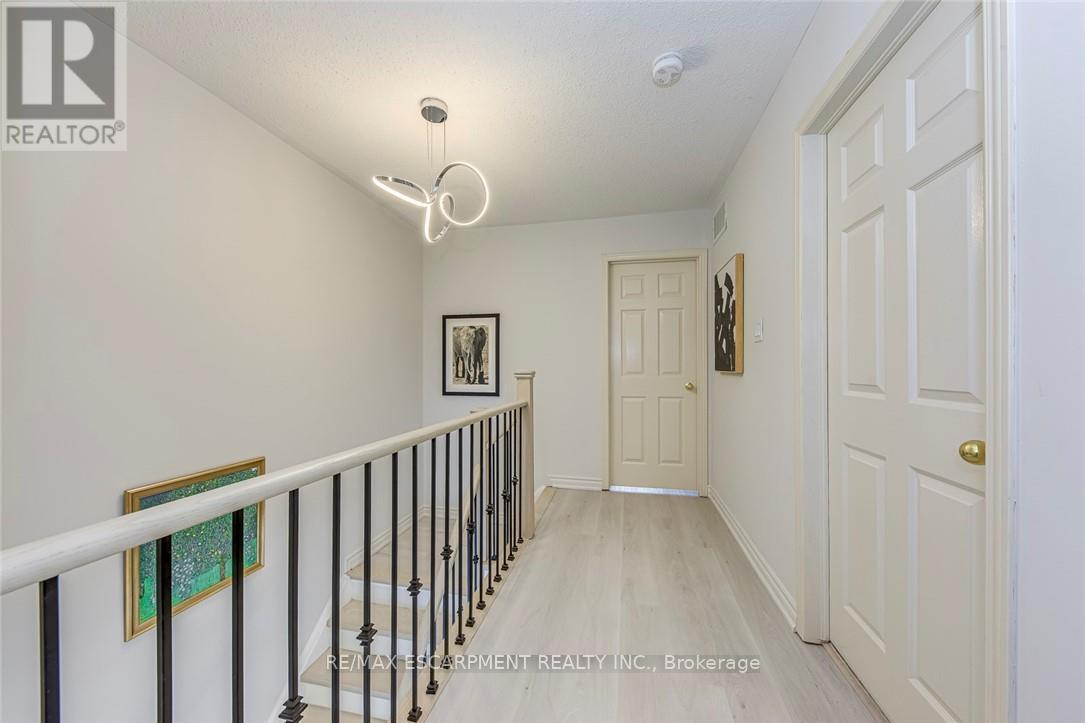 2468 Newcastle Crescent, Oakville, Ontario  L6M 4P3 - Photo 13 - W12979868