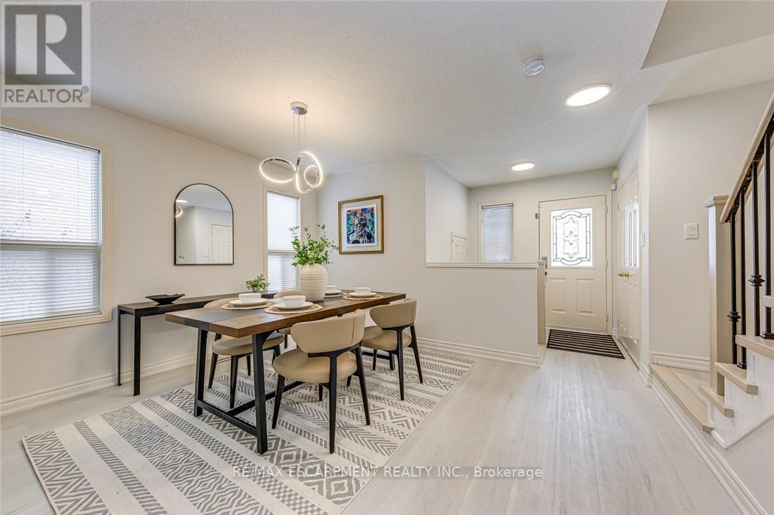 2468 Newcastle Crescent, Oakville, Ontario  L6M 4P3 - Photo 2 - W12979868