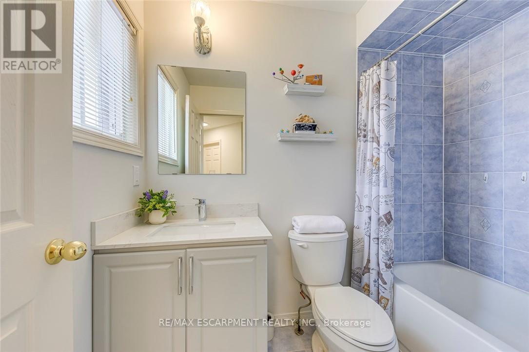 2468 Newcastle Crescent, Oakville, Ontario  L6M 4P3 - Photo 22 - W12979868