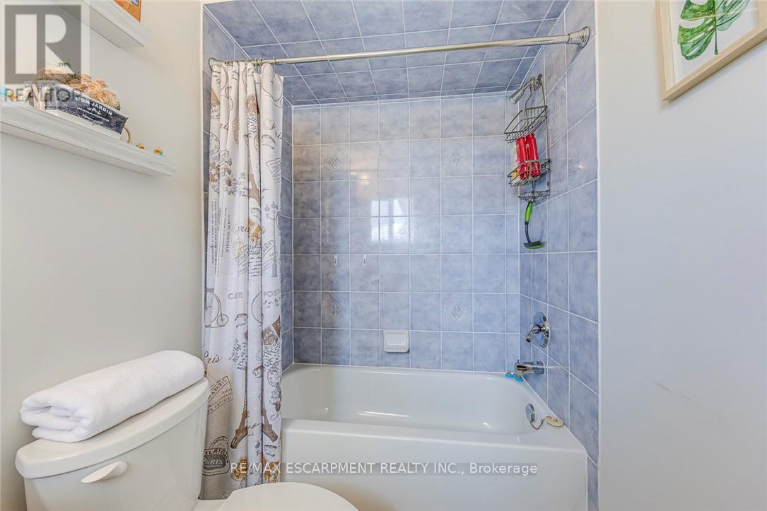 2468 Newcastle Crescent, Oakville, Ontario  L6M 4P3 - Photo 23 - W12979868