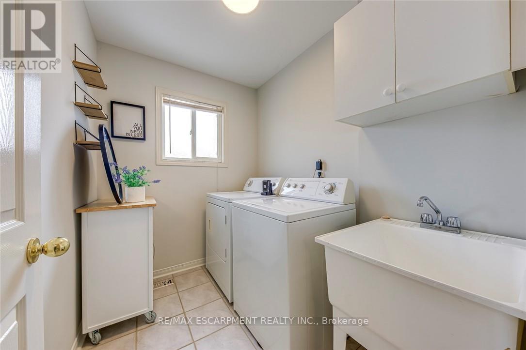 2468 Newcastle Crescent, Oakville, Ontario  L6M 4P3 - Photo 24 - W12979868