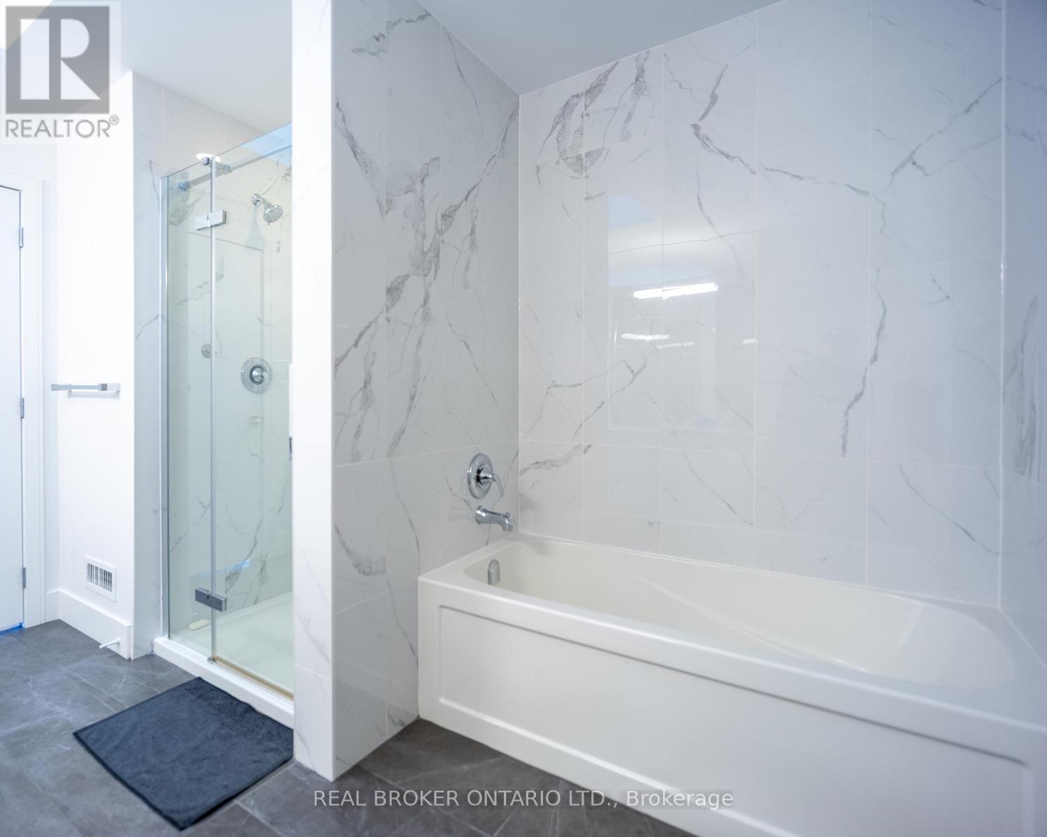 88 South Kingsway Way, Toronto, Ontario  M6S 3T3 - Photo 19 - W12677336