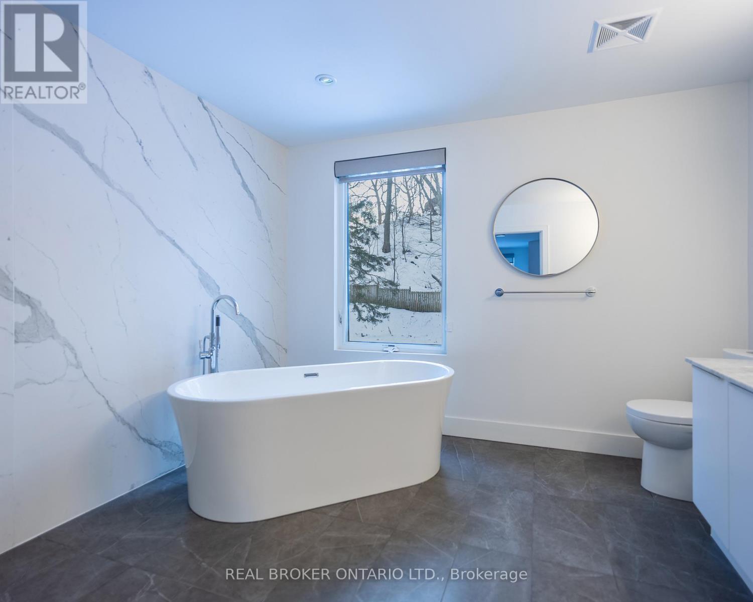 88 South Kingsway Way, Toronto, Ontario  M6S 3T3 - Photo 22 - W12677336