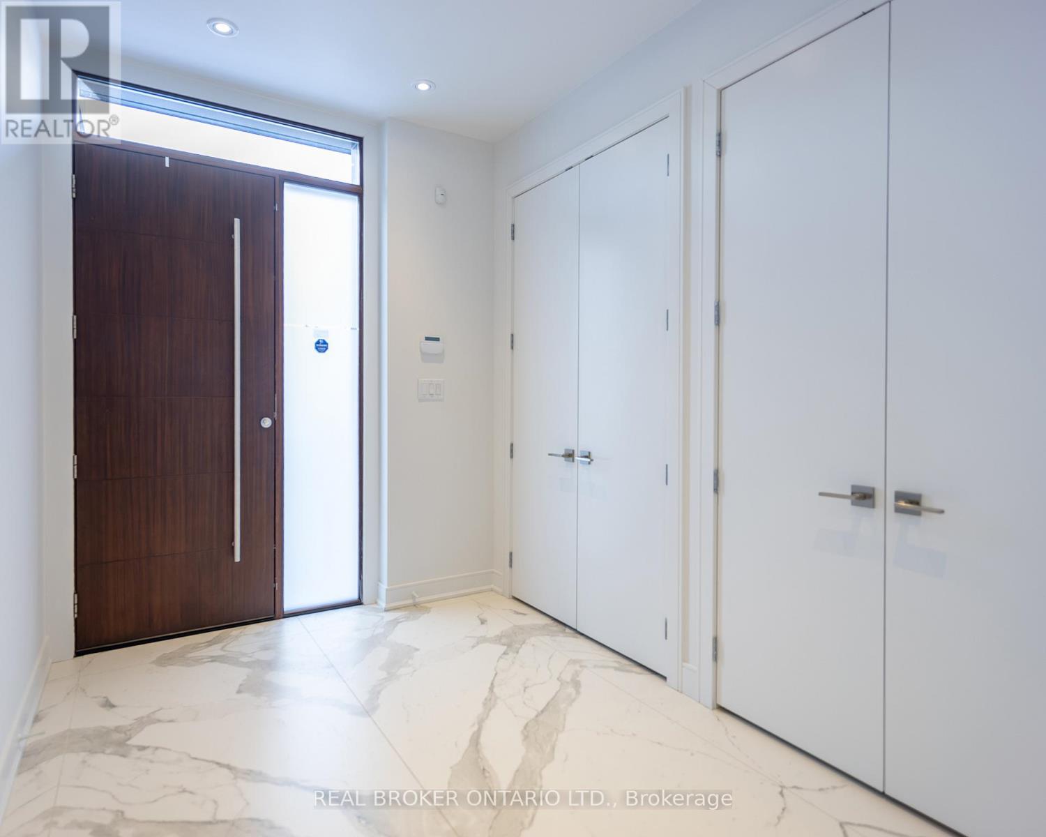 88 South Kingsway Way, Toronto, Ontario  M6S 3T3 - Photo 3 - W12677336