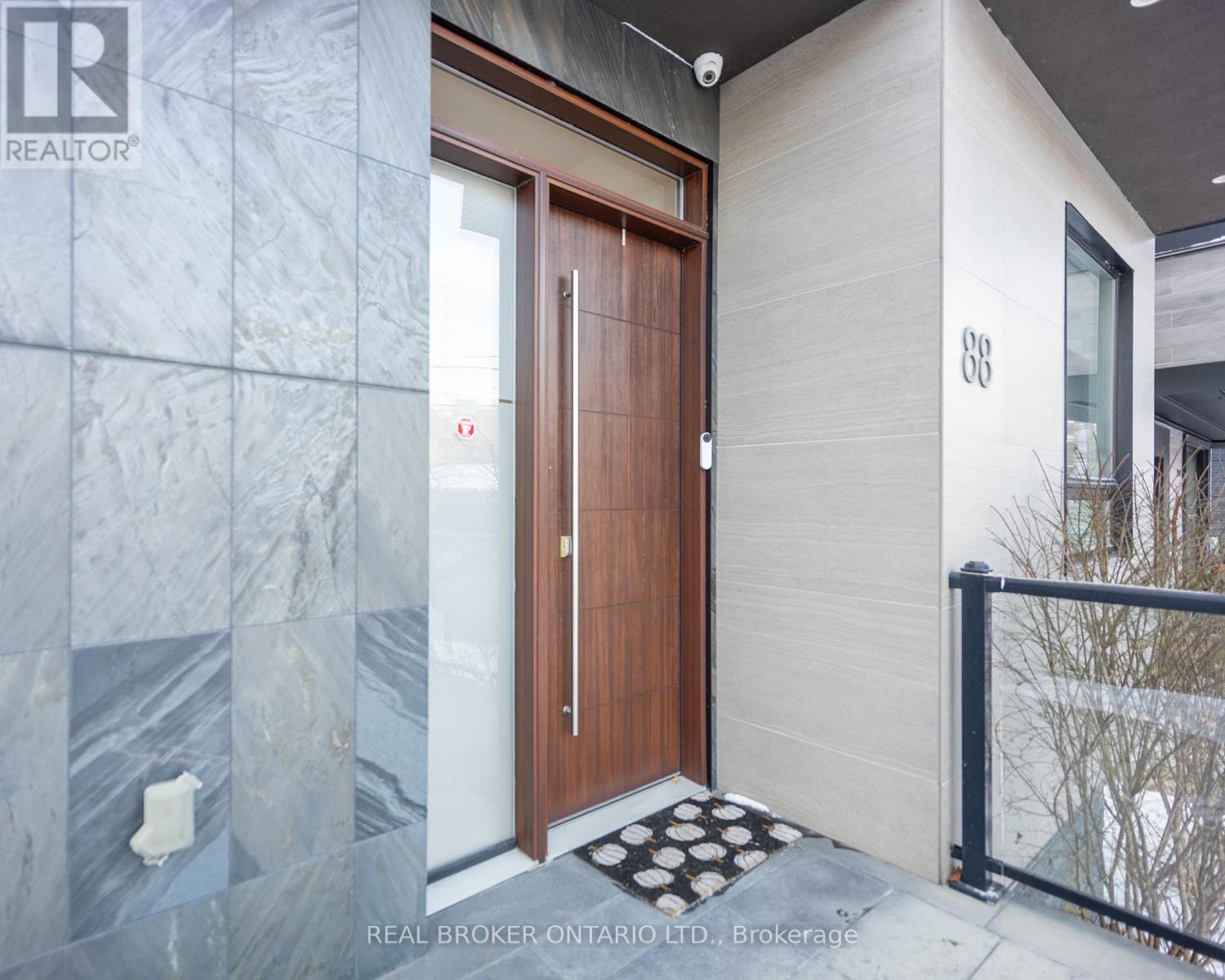 88 South Kingsway Way, Toronto, Ontario  M6S 3T3 - Photo 2 - W12677336