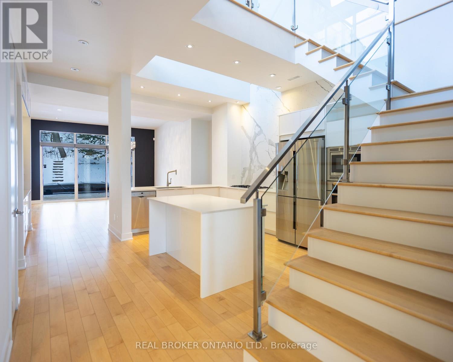 88 South Kingsway Way, Toronto, Ontario  M6S 3T3 - Photo 5 - W12549708