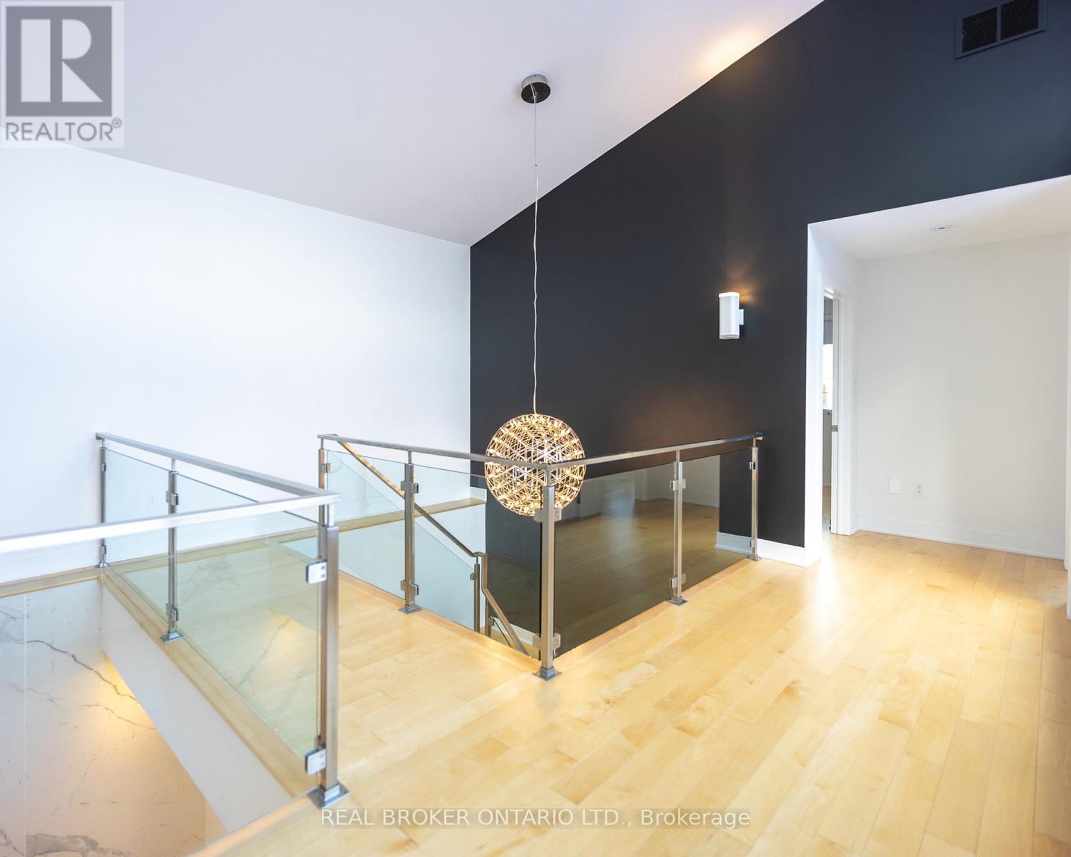 88 South Kingsway Way, Toronto, Ontario  M6S 3T3 - Photo 15 - W12549708