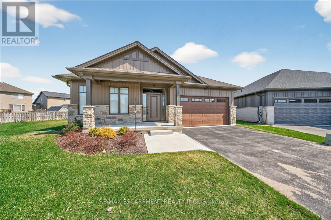 23 - 24 Craddock Boulevard, Haldimand, Ontario  N0A 1J0 - Photo 2 - X12979806