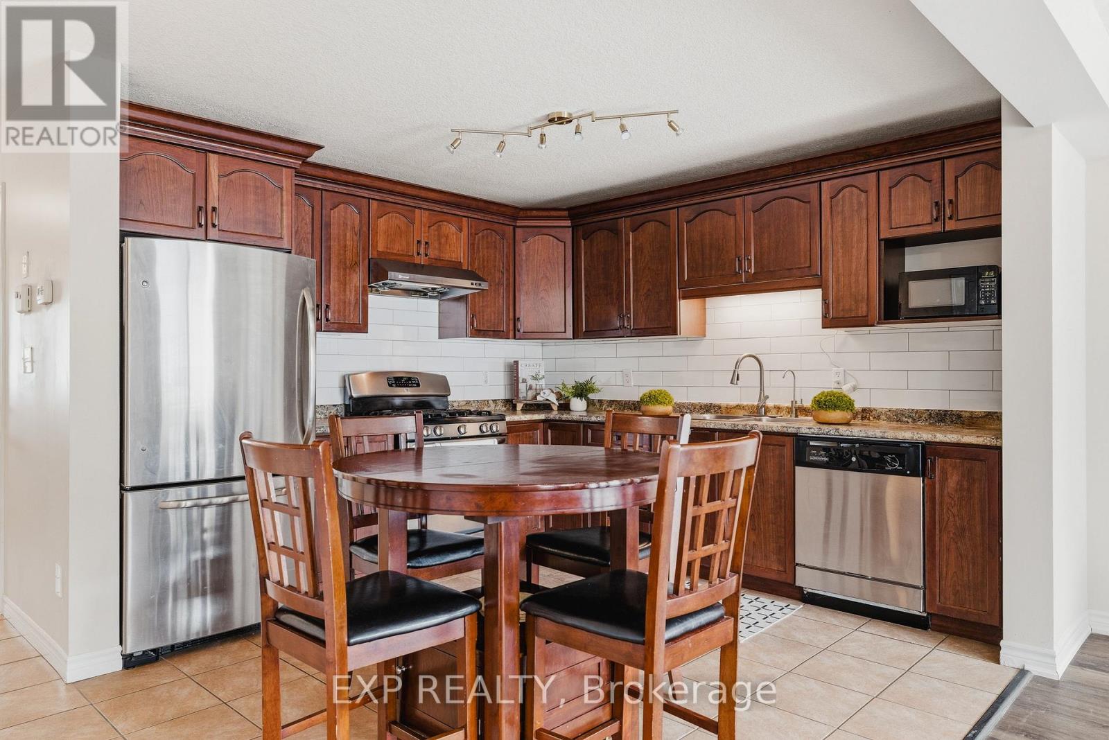130 Simmonds Drive, Guelph, Ontario  N1E 7L8 - Photo 8 - X12979816