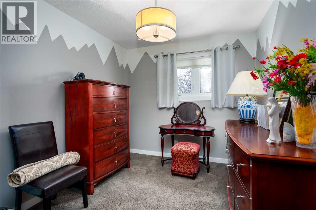 4505 66 Streetclose, Camrose, Alberta  T4V 2T1 - Photo 8 - A2294915