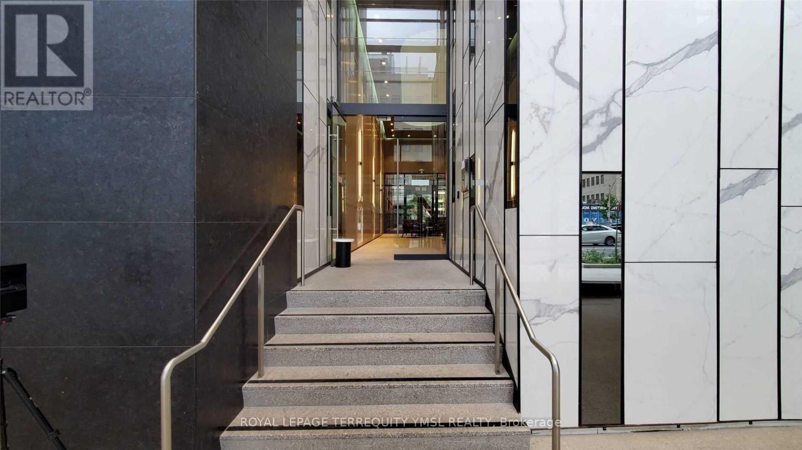 4506 - 488 University Avenue, Toronto, Ontario  M5G 0C1 - Photo 2 - C12979568