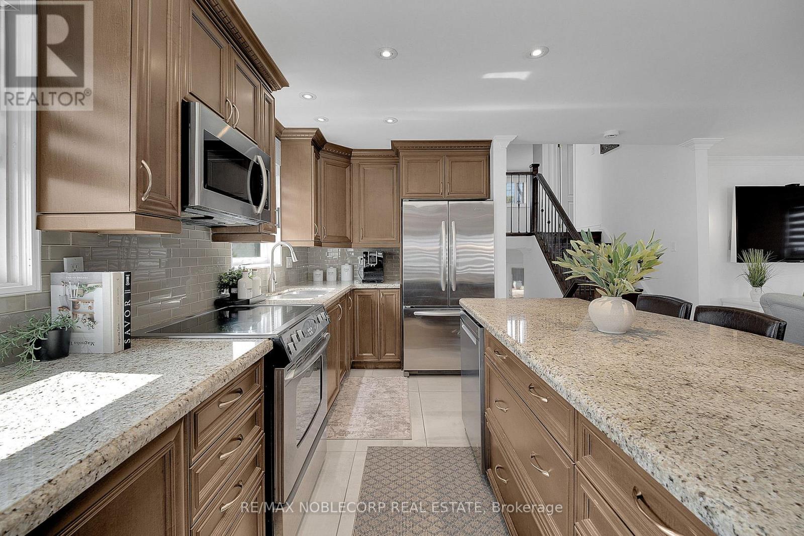 269 Glenwood Crescent W, Caledon, Ontario  L7E 1Z5 - Photo 6 - W12922448