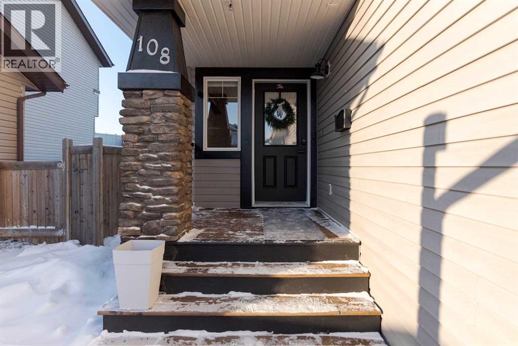 108 Diamondstone Ridge, Fort Mcmurray, Alberta  T9K 0T8 - Photo 2 - A2280225