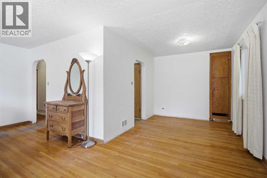 2024 36 Street SW, Calgary, Alberta  T3E 2Z1 - Photo 11 - A2299465