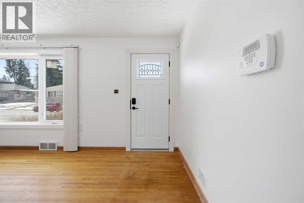 2024 36 Street SW, Calgary, Alberta  T3E 2Z1 - Photo 3 - A2299465