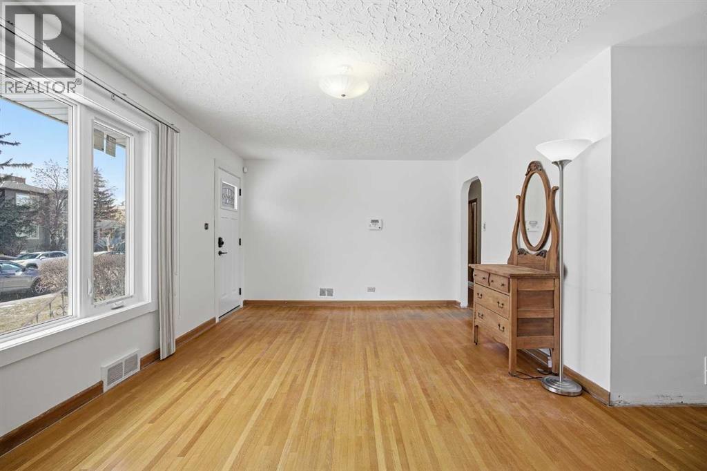 2024 36 Street SW, Calgary, Alberta  T3E 2Z1 - Photo 6 - A2299465