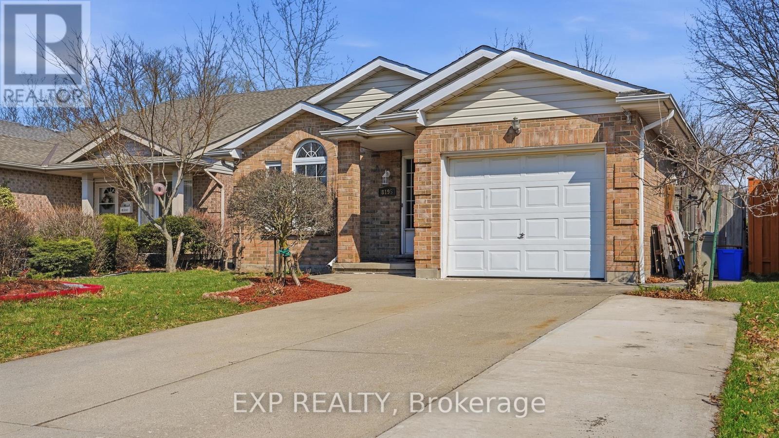 8195 Woodsview Crescent, Niagara Falls, Ontario  L2H 3G1 - Photo 2 - X12979658