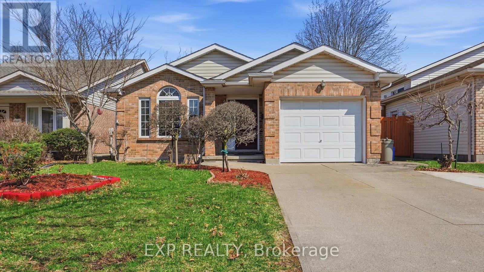 8195 Woodsview Crescent, Niagara Falls, Ontario  L2H 3G1 - Photo 4 - X12979658