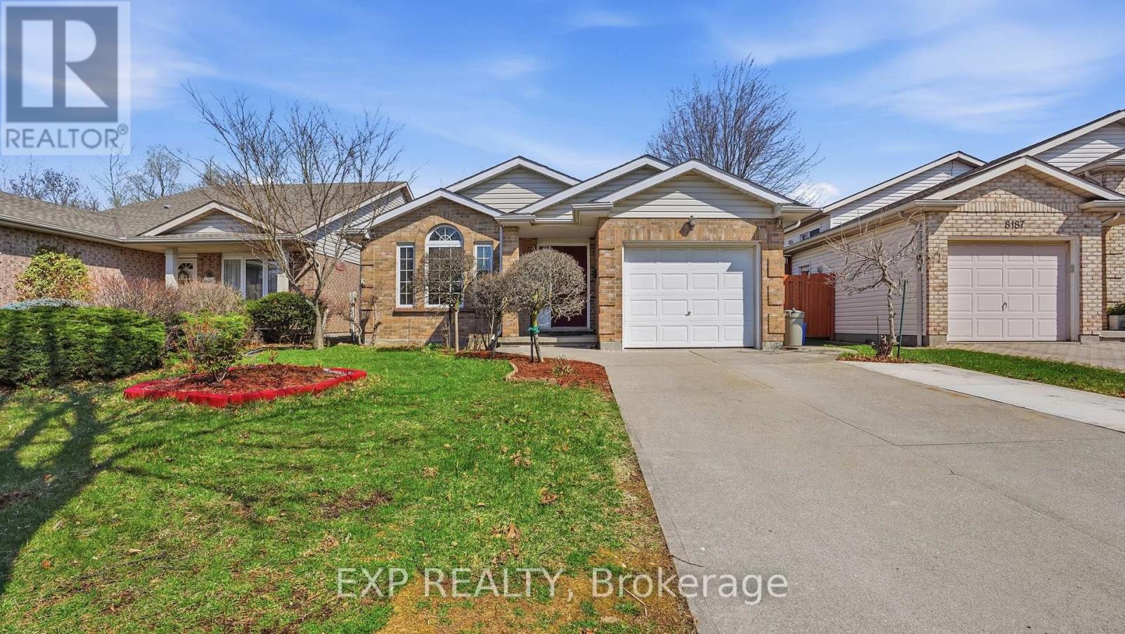 8195 Woodsview Crescent, Niagara Falls, Ontario  L2H 3G1 - Photo 3 - X12979658