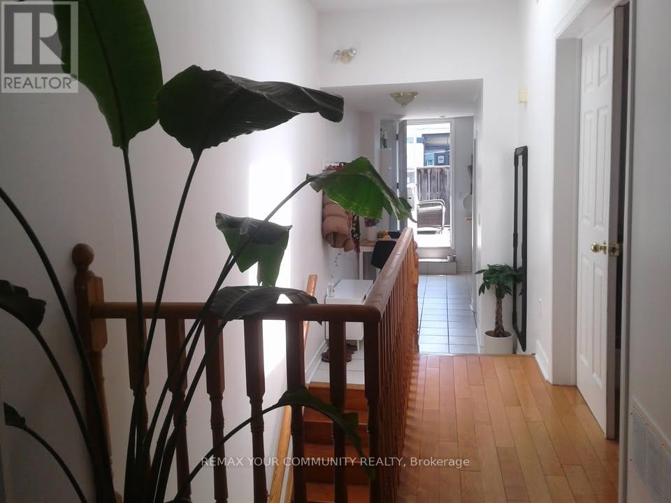 Upper - 151 Dovercourt Road, Toronto, Ontario  M6J 3C5 - Photo 7 - C12979992