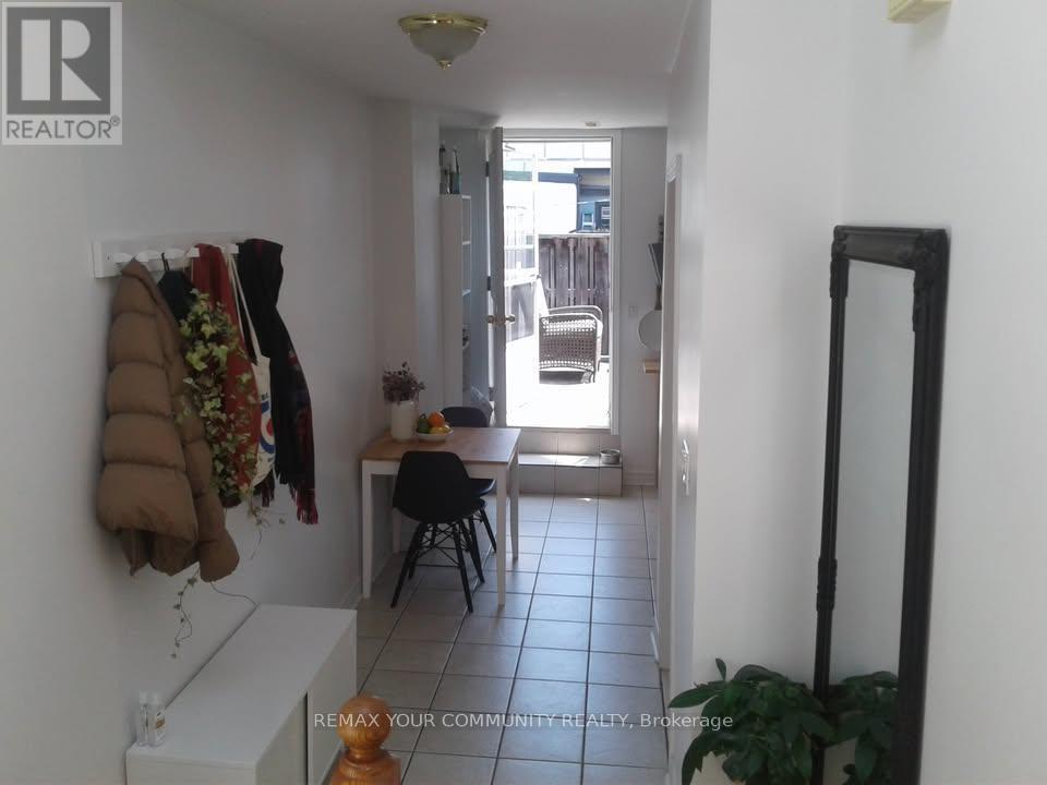 Upper - 151 Dovercourt Road, Toronto, Ontario  M6J 3C5 - Photo 8 - C12979992