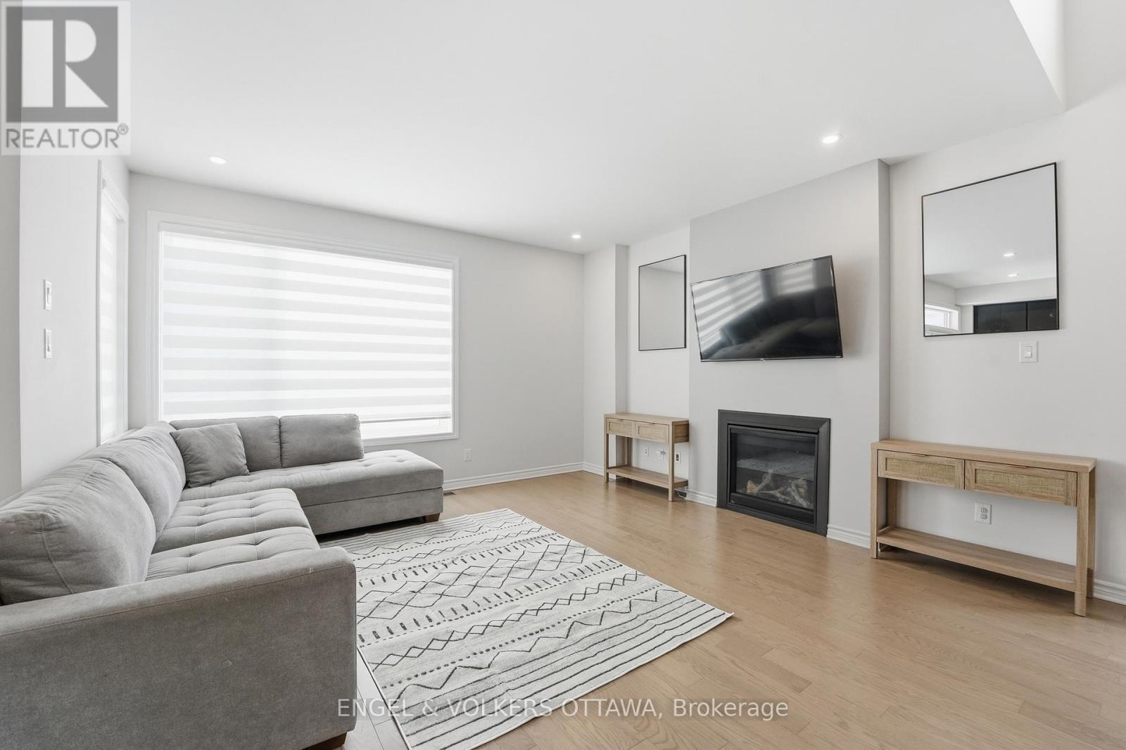 306 Oakmont Drive, North Grenville, Ontario  K0G 1J0 - Photo 12 - X12979898