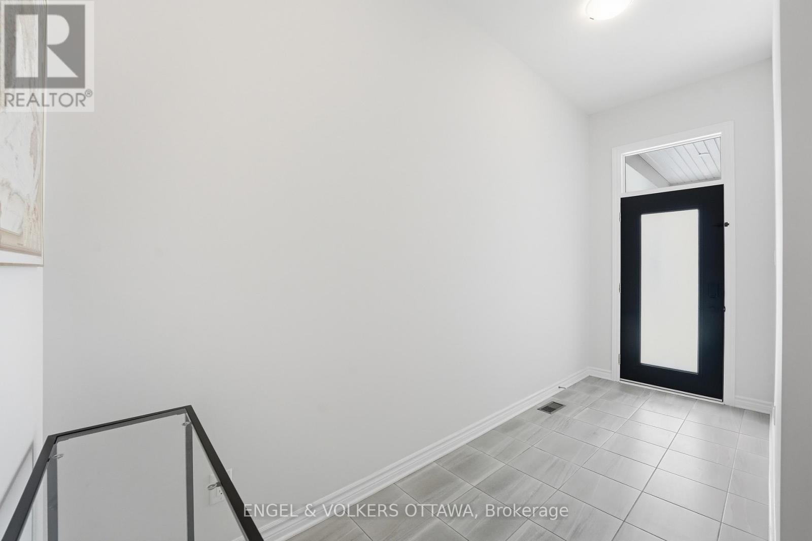 306 Oakmont Drive, North Grenville, Ontario  K0G 1J0 - Photo 3 - X12979898