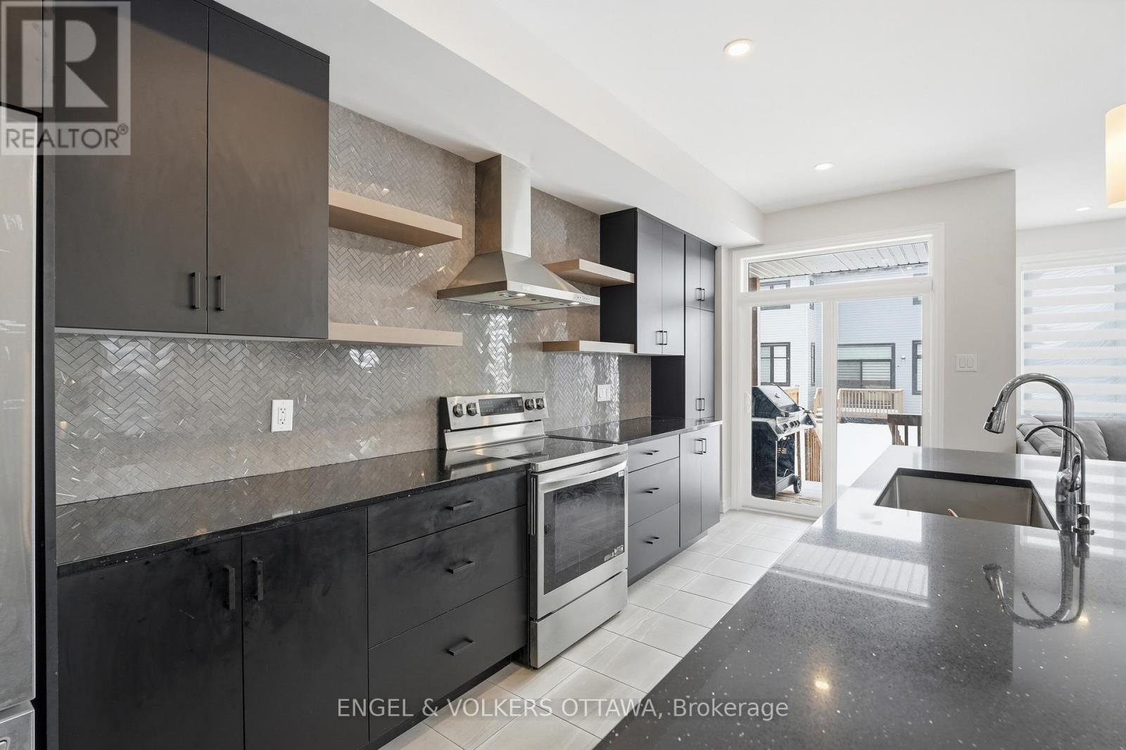 306 Oakmont Drive, North Grenville, Ontario  K0G 1J0 - Photo 9 - X12979898