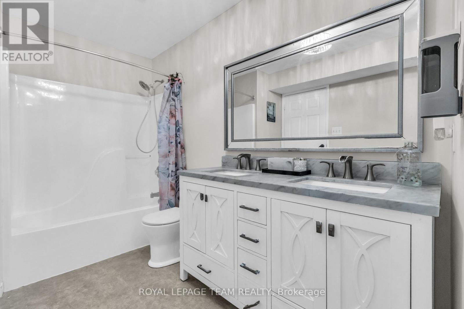 7706 Alfred Street Alfred Street, Lambton Shores, Ontario  N0M 2L0 - Photo 16 - X12979910