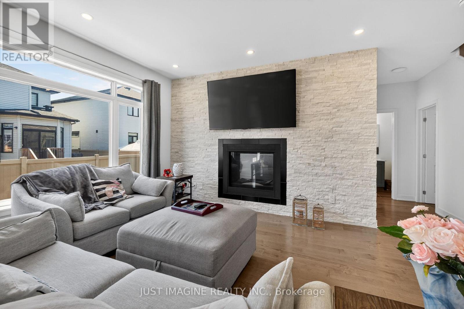 32 Edenbridge Court, Ottawa, Ontario  K1W 0P1 - Photo 11 - X12979928