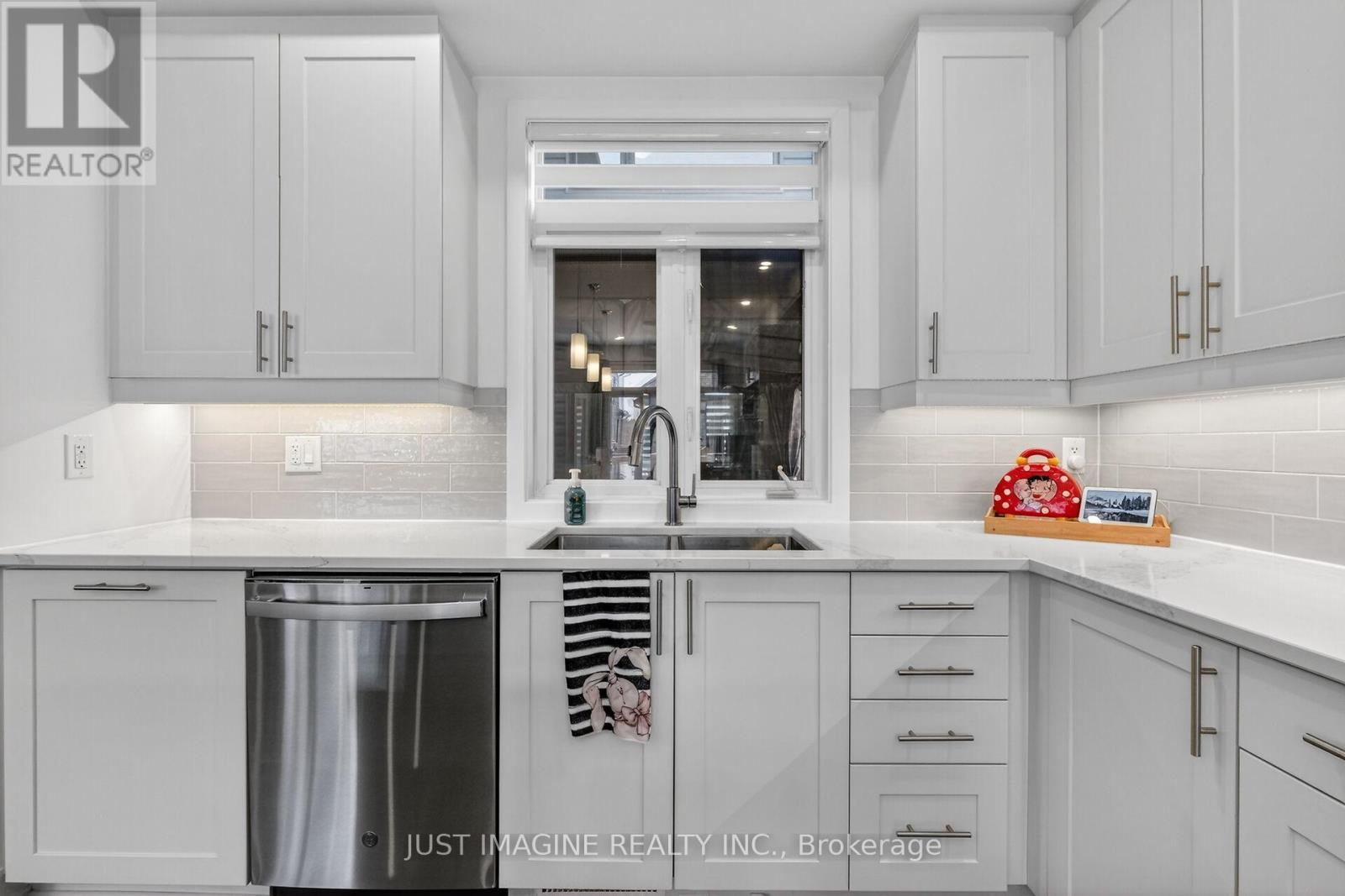 32 Edenbridge Court, Ottawa, Ontario  K1W 0P1 - Photo 17 - X12979928