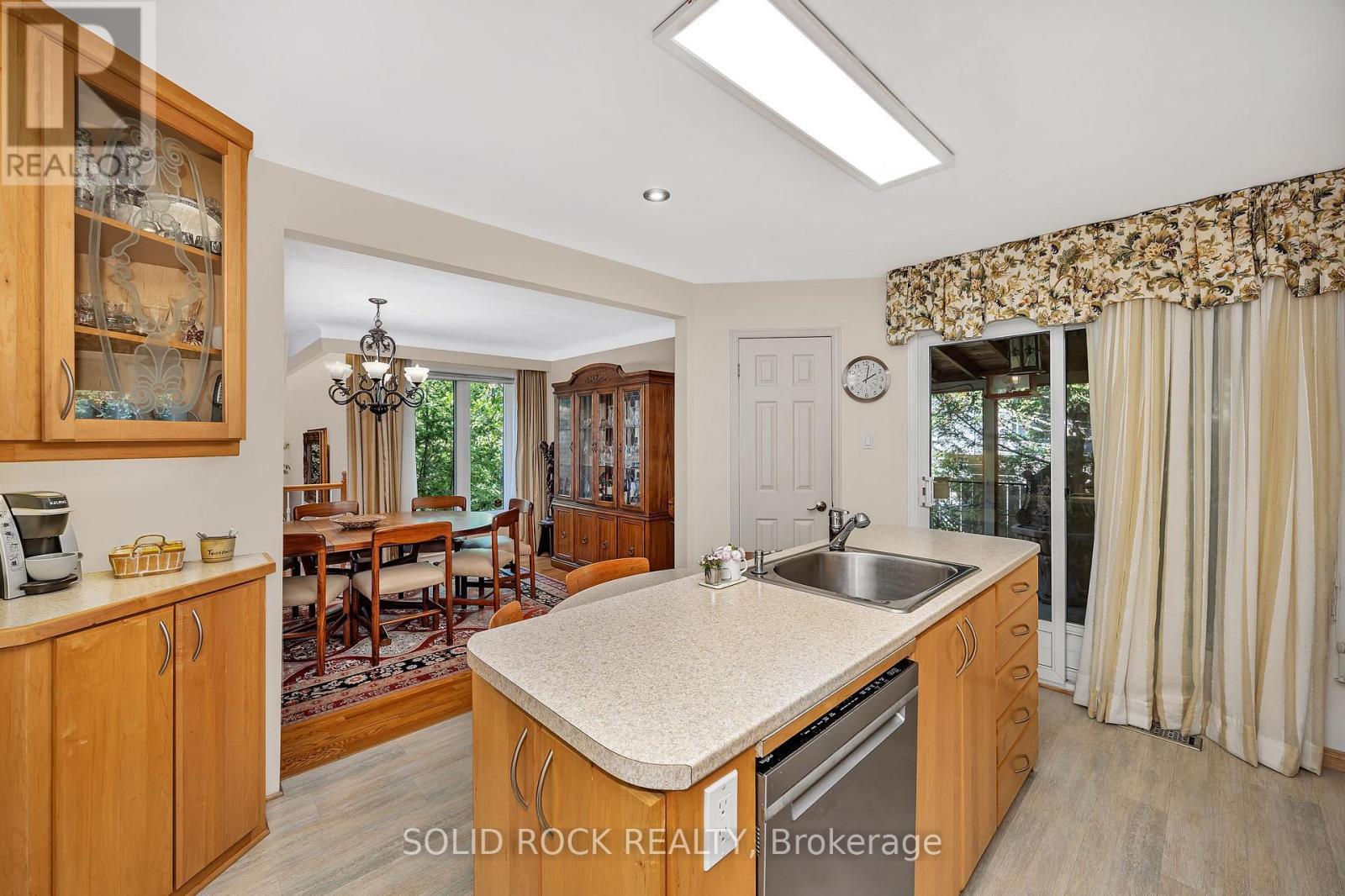 471 Tillbury Avenue, Ottawa, Ontario  K2A 0Y6 - Photo 12 - X12979968