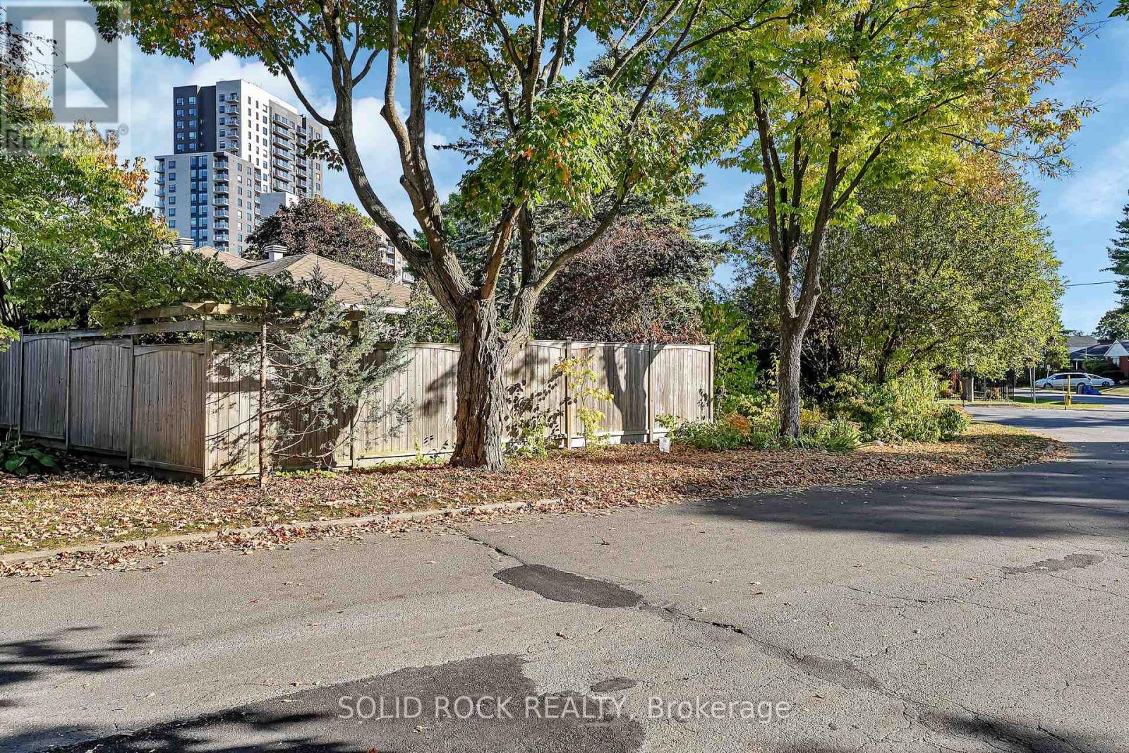 471 Tillbury Avenue, Ottawa, Ontario  K2A 0Y6 - Photo 4 - X12979968