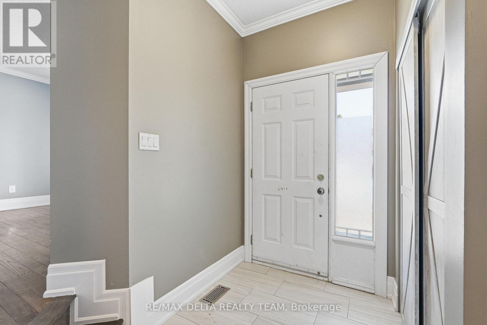 939 Cahill Drive W, Ottawa, Ontario  K1V 2C3 - Photo 4 - X12979988