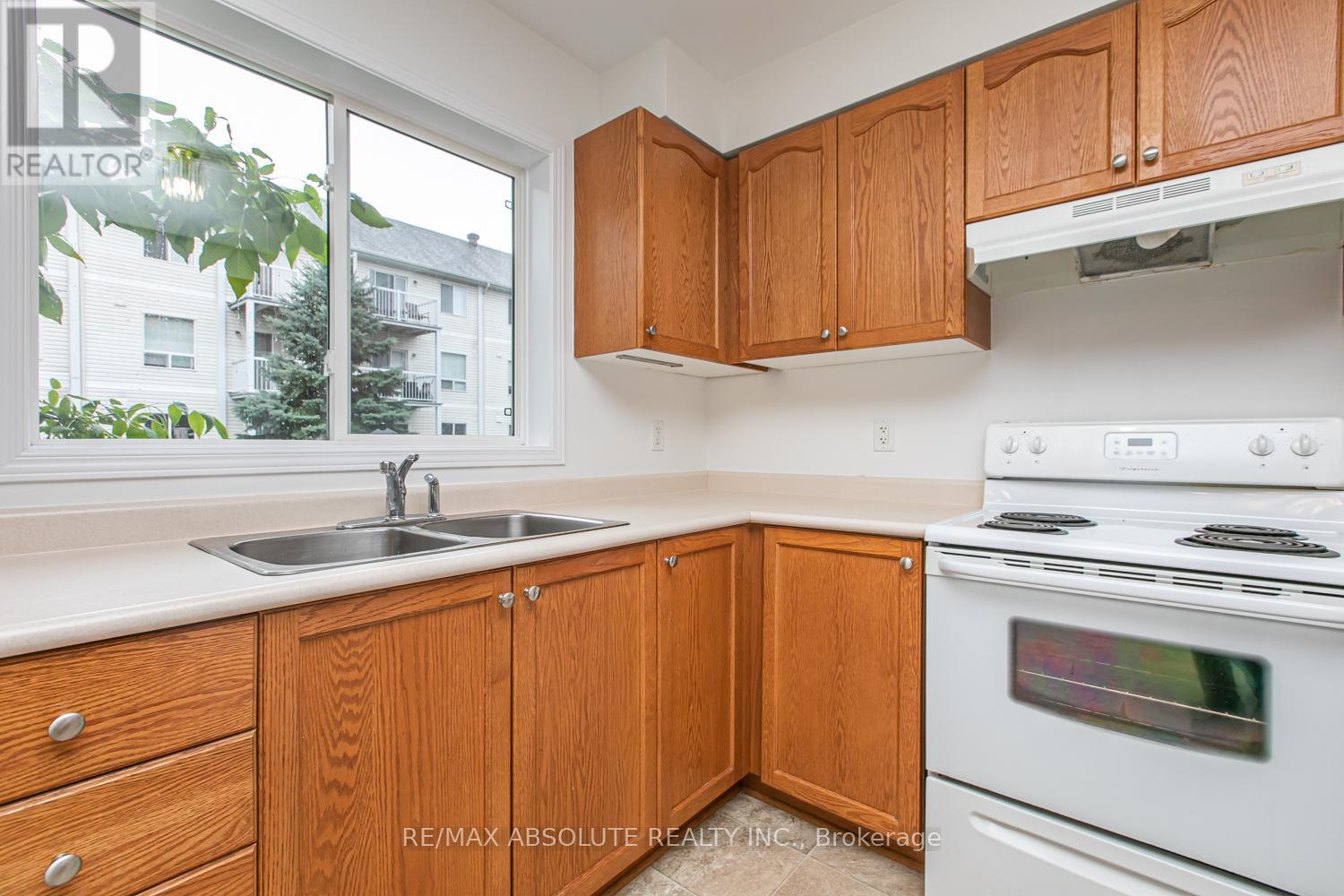 246 Gershwin Private, Ottawa, Ontario  K2H 1G5 - Photo 8 - X12980016