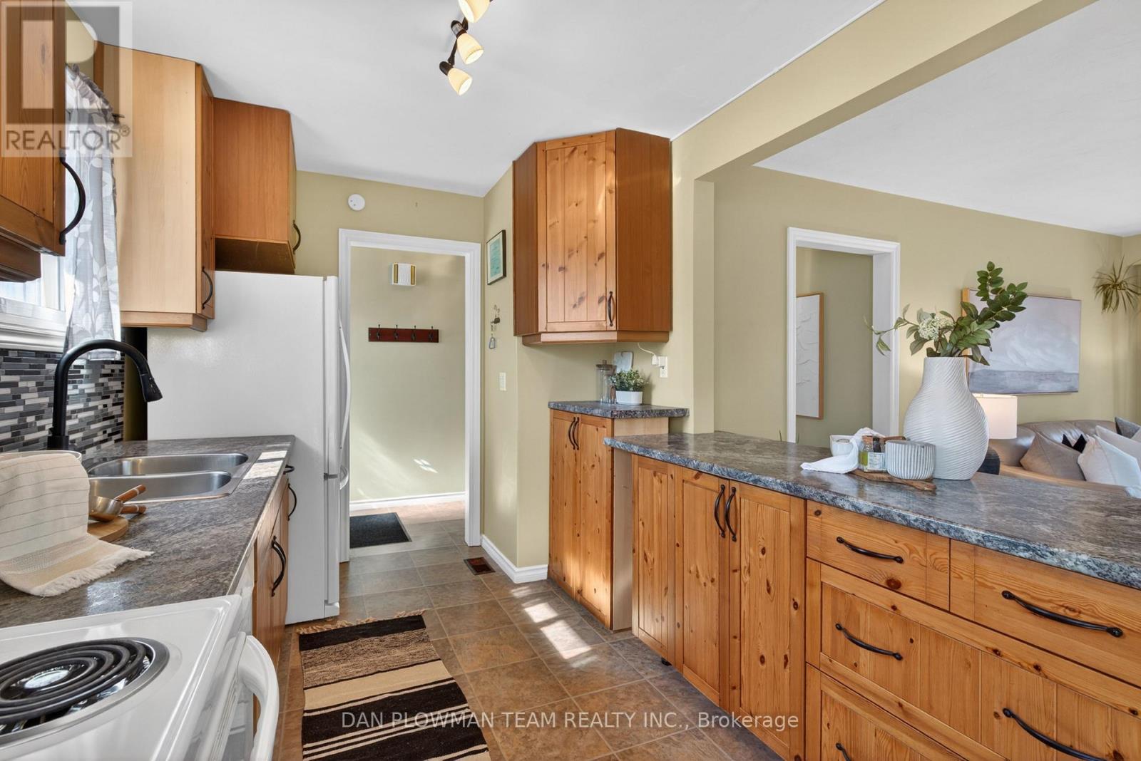 211 Liberty Street N, Clarington, Ontario  L1C 2M6 - Photo 8 - E12979884