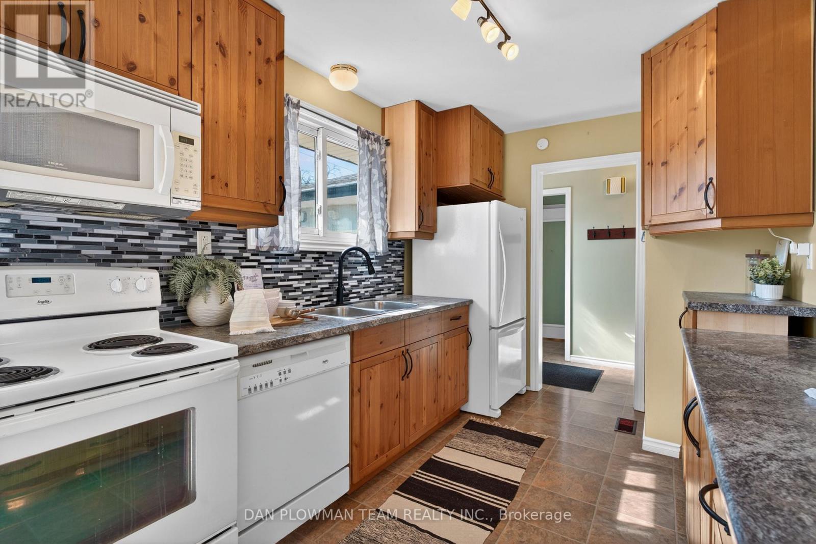 211 Liberty Street N, Clarington, Ontario  L1C 2M6 - Photo 9 - E12979884