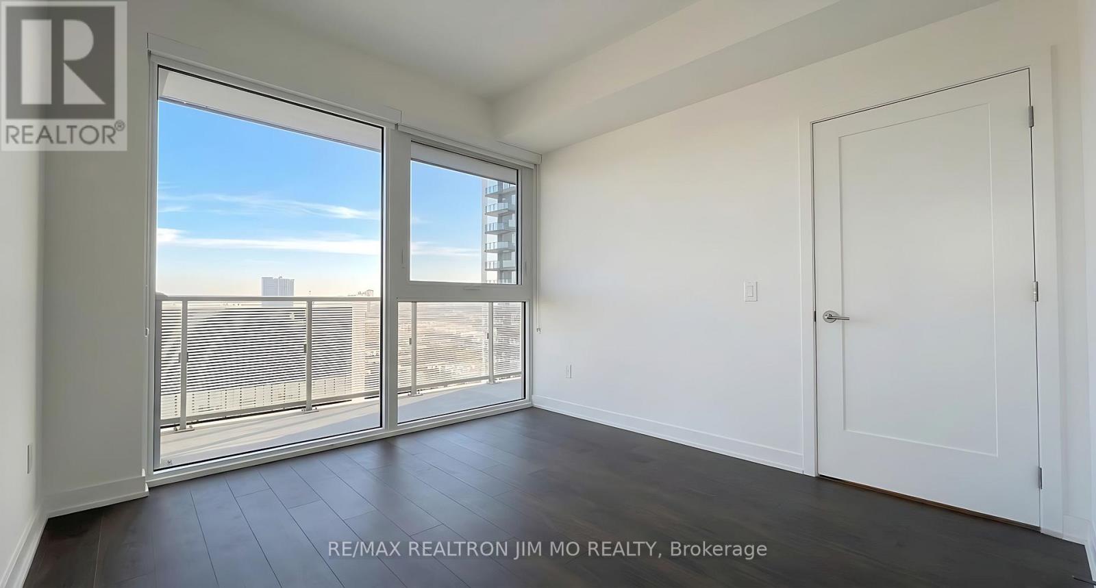 2304 - 95 Oneida Crescent, Richmond Hill (Langstaff), Ontario  L4B 0H5 - Photo 4 - N12979894