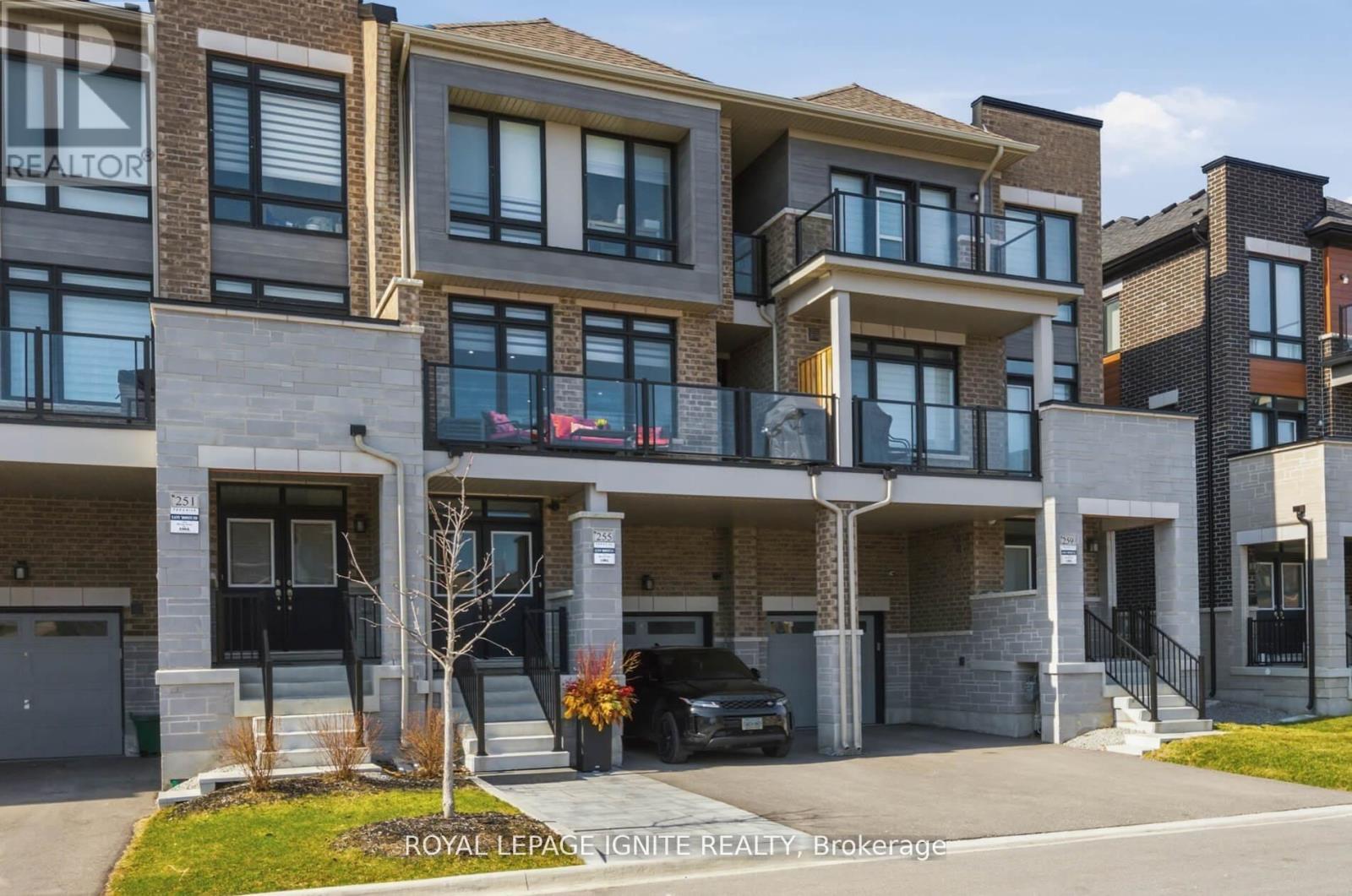 255 Moody Drive, Vaughan, Ontario  L4H 5G2 - Photo 2 - N12979936