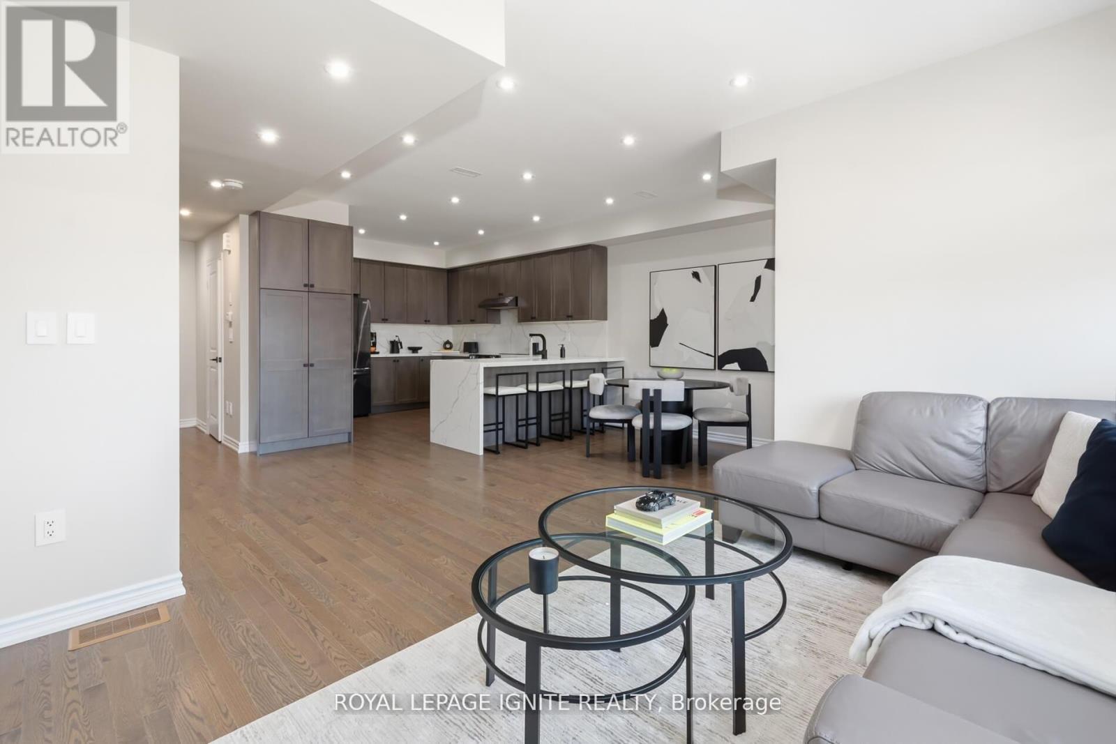 255 Moody Drive, Vaughan, Ontario  L4H 5G2 - Photo 8 - N12979936