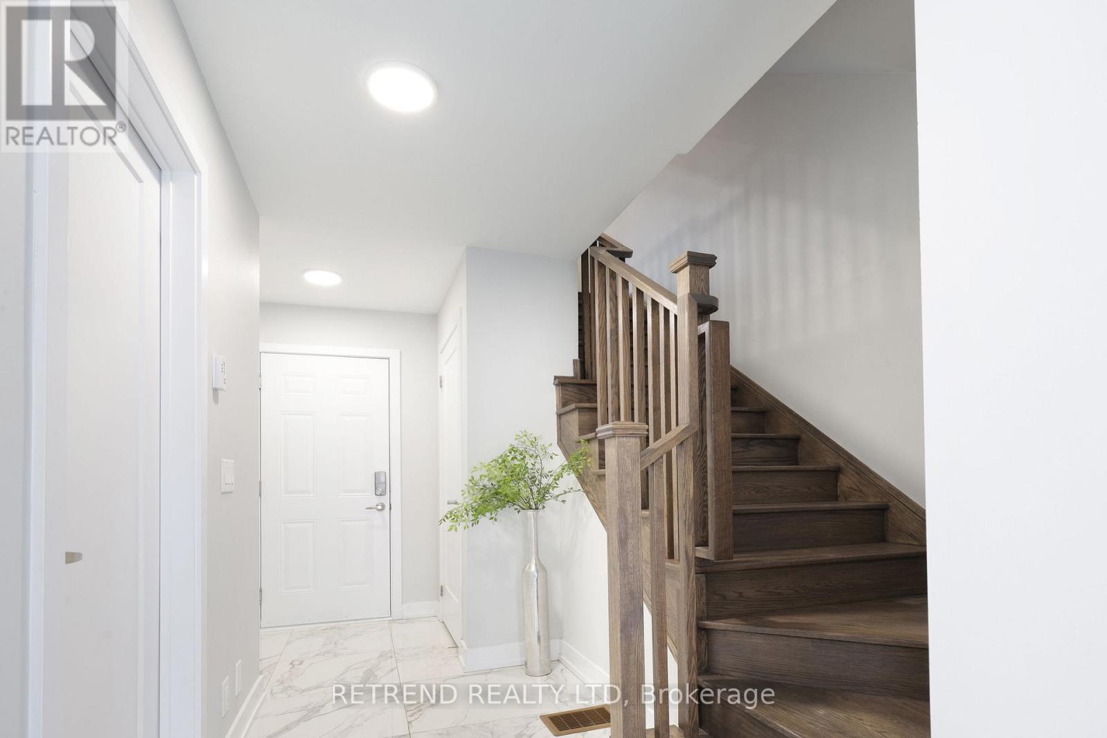 8 Guardhouse Crescent, Markham, Ontario  L6C 3J7 - Photo 7 - N12979972