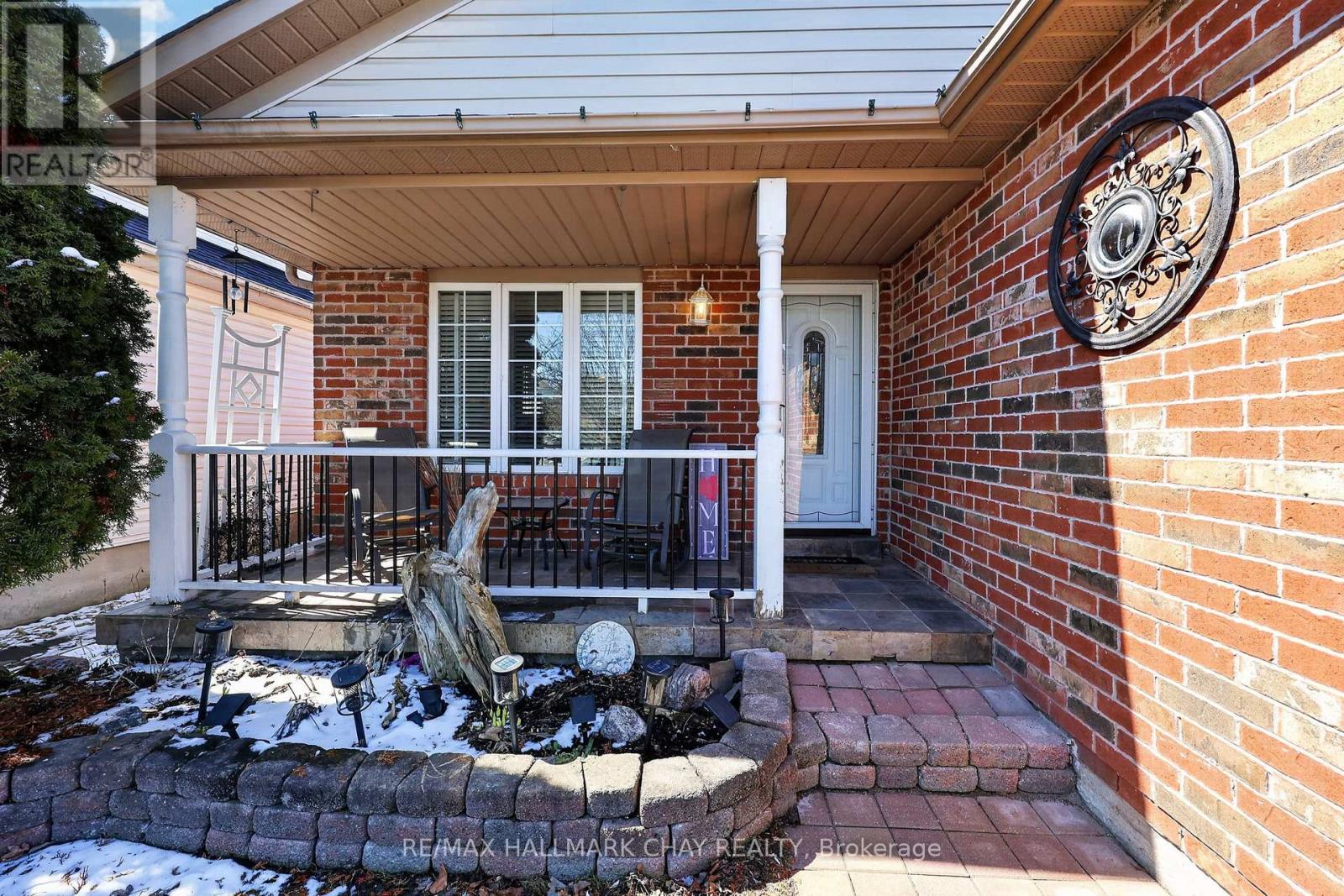 62 Leggott Avenue, Barrie, Ontario  L4N 8B1 - Photo 3 - S12979950