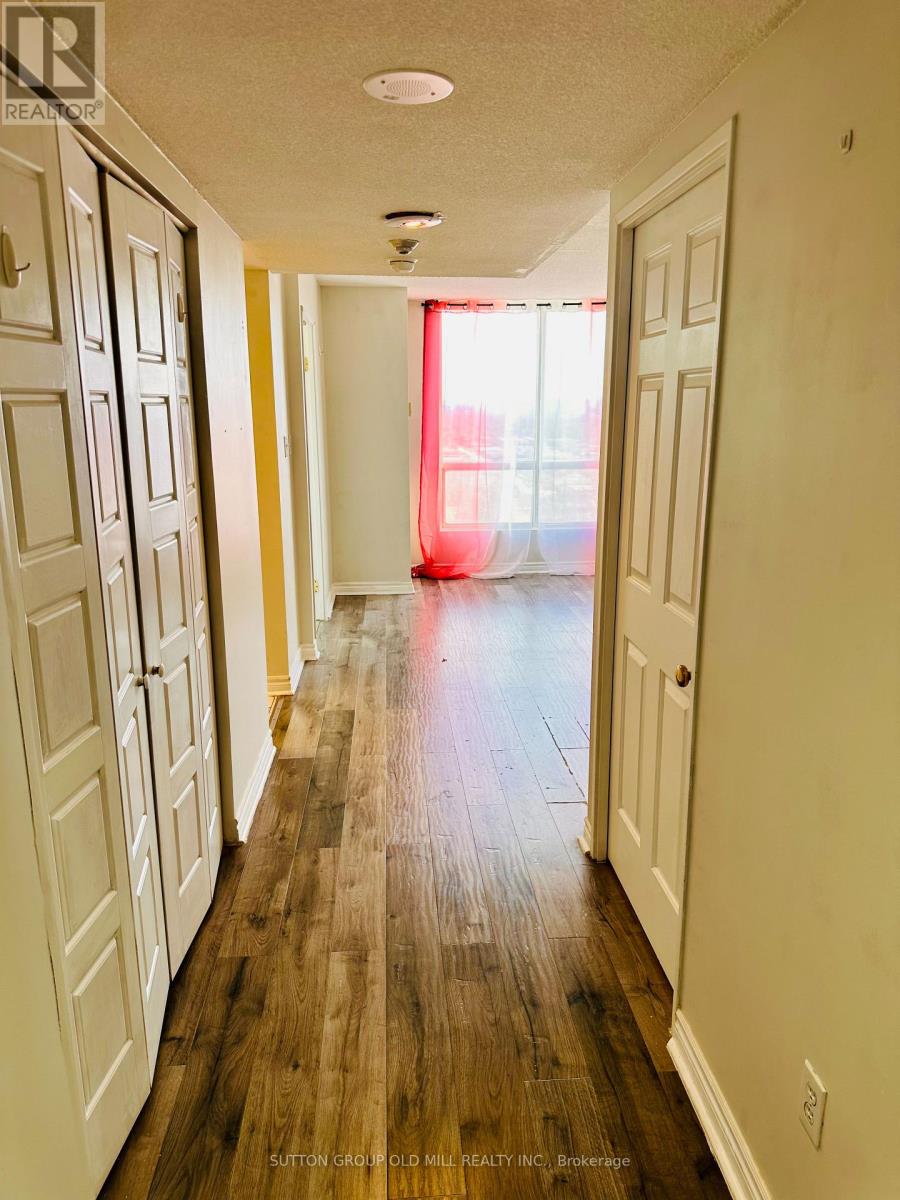 2205 - 101 Subway Crescent, Toronto, Ontario  M9B 6K4 - Photo 4 - W12979872