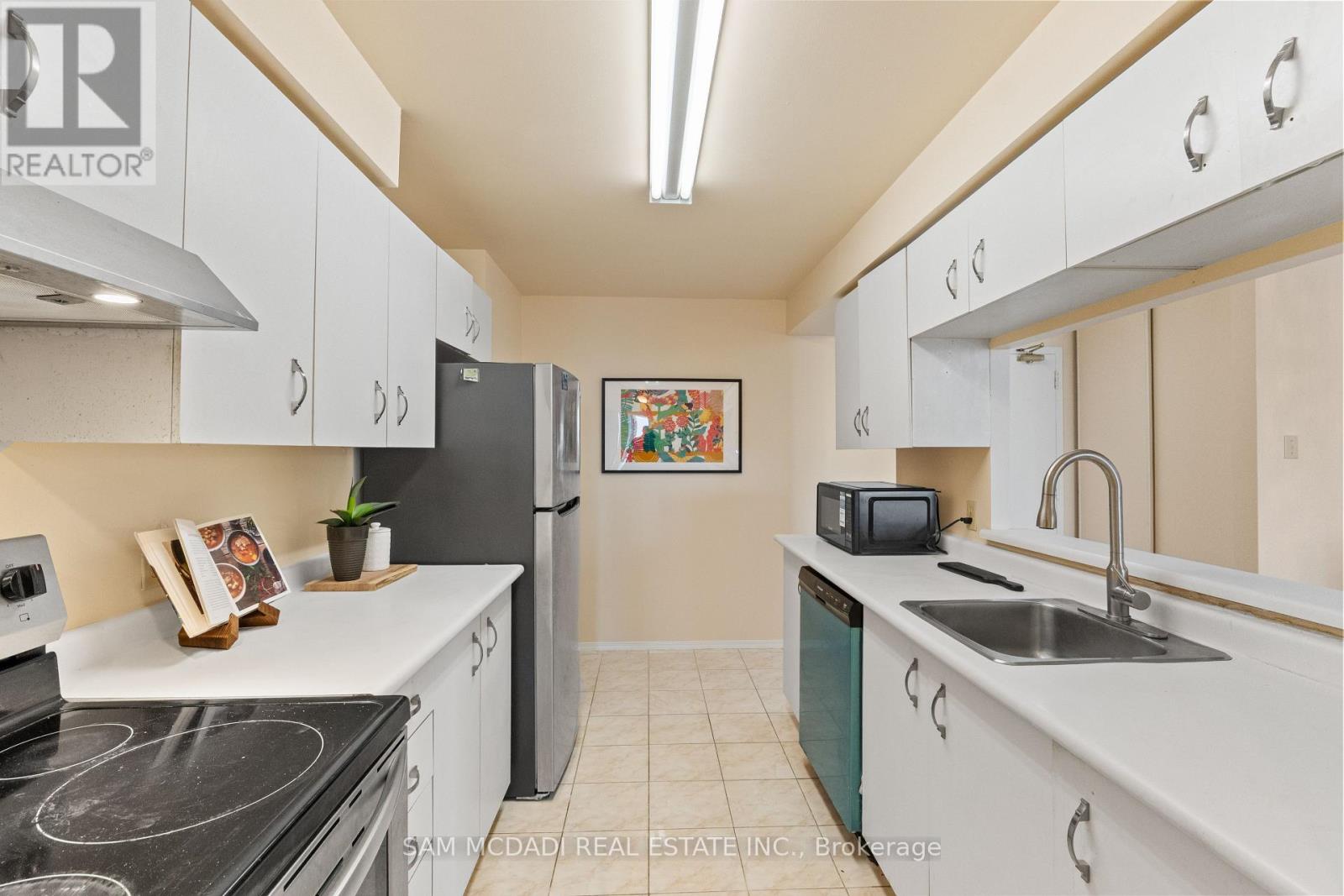 1013 - 35 Trailwood Drive, Mississauga, Ontario  L4Z 3L6 - Photo 3 - W12979896